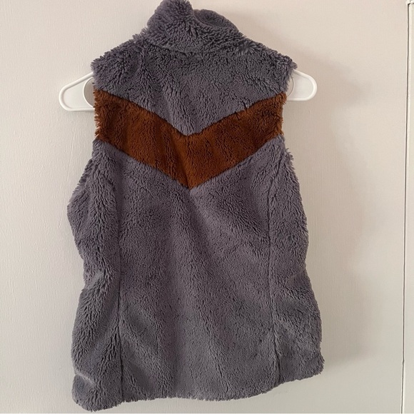 Patagonia Soft Faux Fur Vest Gray w Brown Chevron Stripe Women’s Small - Picture 8 of 12